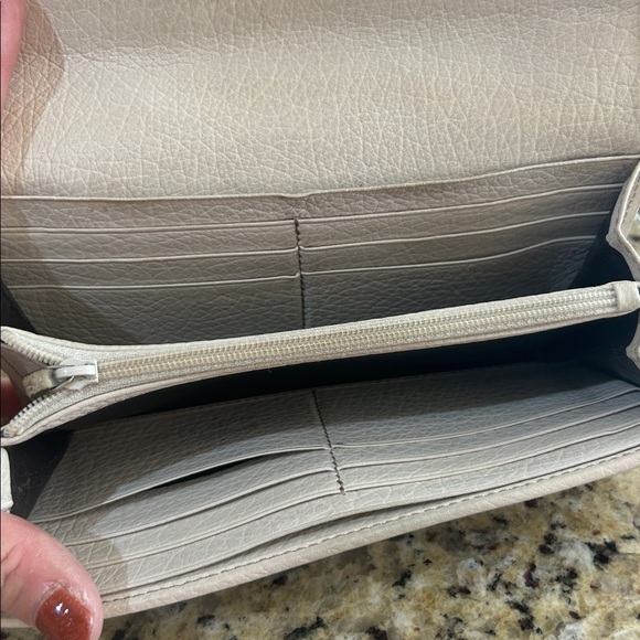 157 Authentic Gucci GG Continental Wallet - Picture 7 of 9